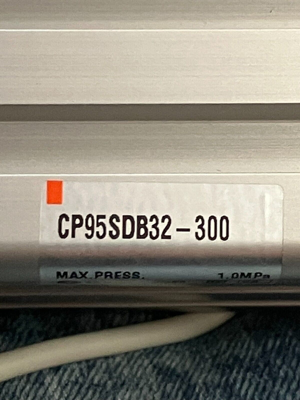 SMC CP95SDB32-300 Pneumatic Cylinder - Image 3