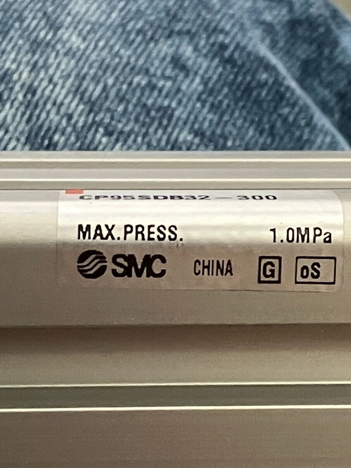 SMC CP95SDB32-300 Pneumatic Cylinder - Image 4