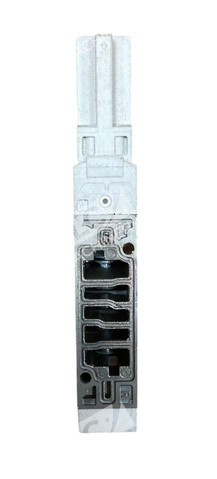 SMC 0.15-0.7MPa 110VAC 50/60Hz Base Mount Valve VQZ3151-3YZ - Image 5