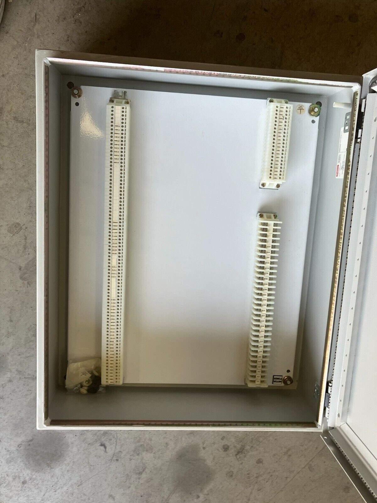 Hoffman CSD24206LGEMC EMC Enclosure - Image 6