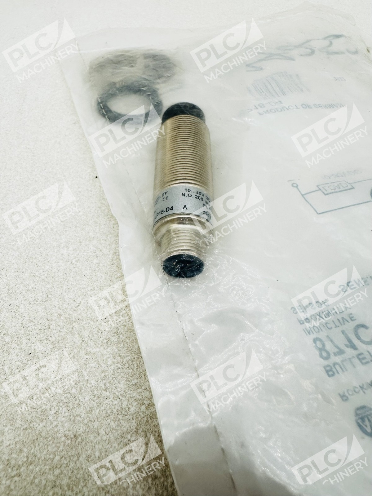 Allen Bradley 871C-DT8NP18-D4 Inductive Proximity Sensor Ser A - Image 9