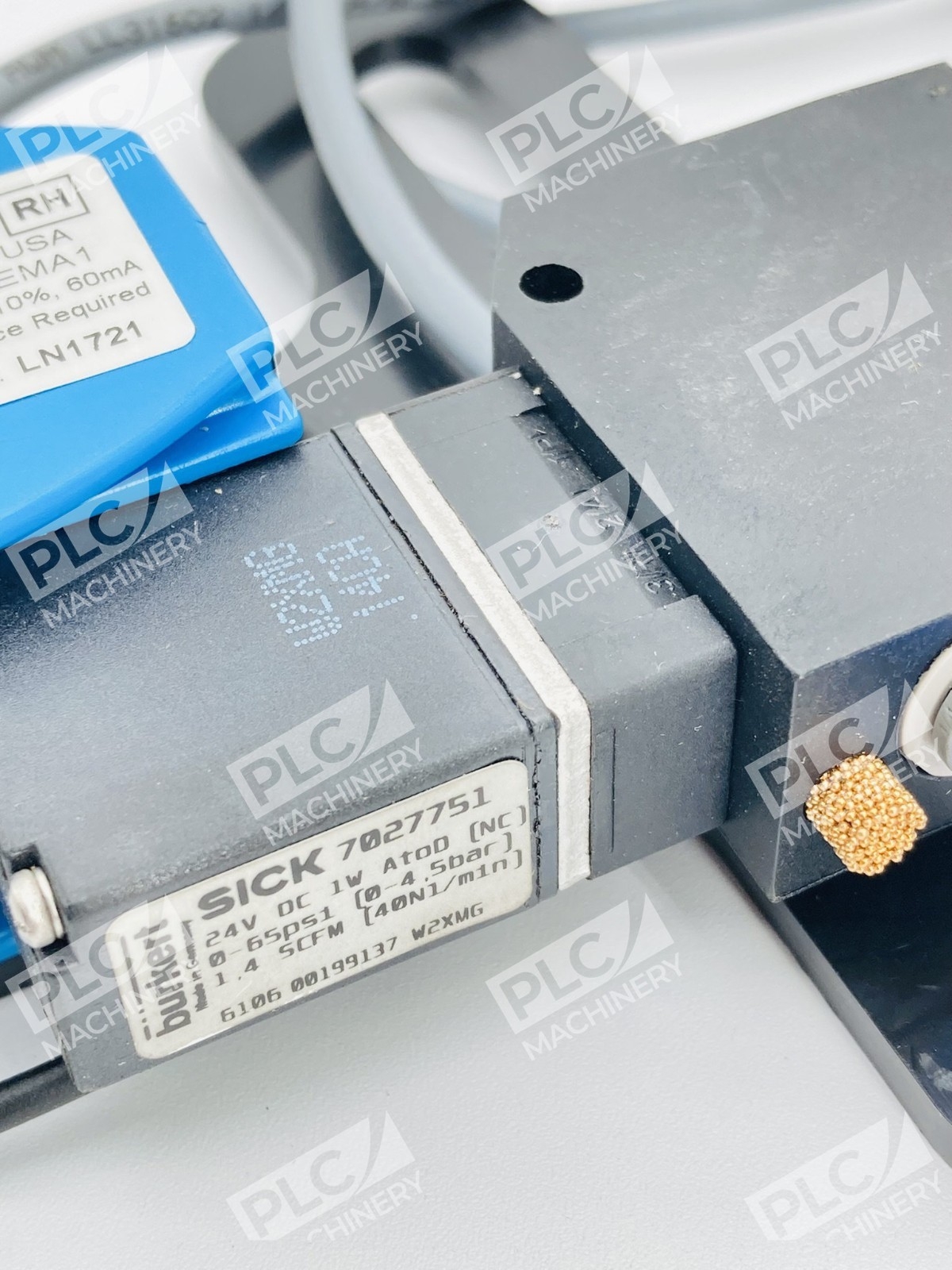 Sick ZLM1-C1121S03S10 ZoneControl Conveyor Sensor w/ 7027751 Solenoid Valve - Image 9