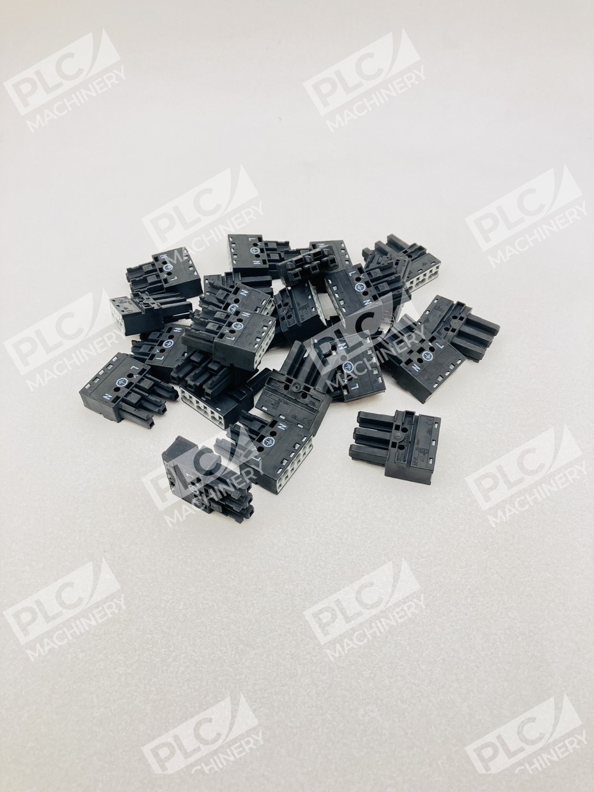 Wago 770-203 Winsta Midi 3-Pole Plug Code A 4mm Connector lots of 24
