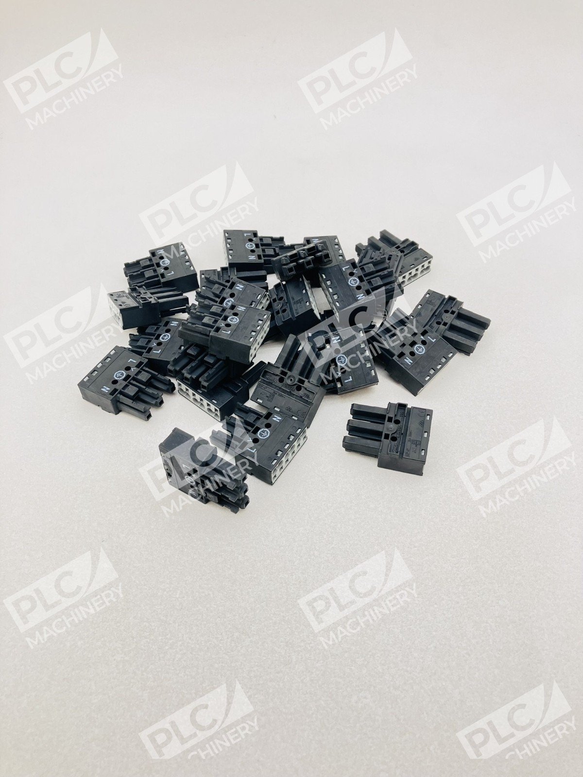 Wago 770-203 Winsta Midi 3-Pole Plug Code A 4mm Connector lots of 24 - Image 2