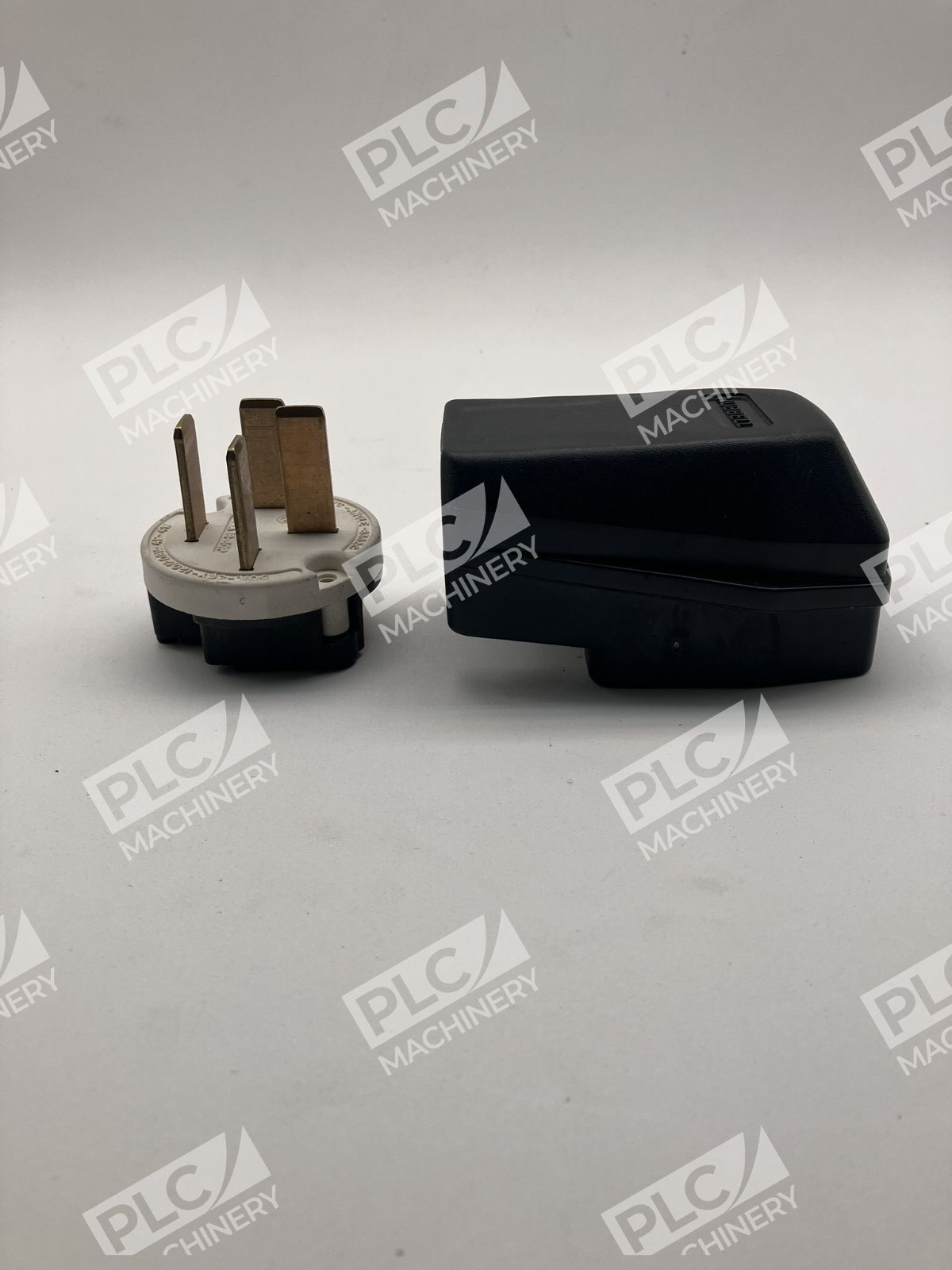 Hubbell P-6297 Industrial Straight Blade Angle Plug w/ Housing - Image 8