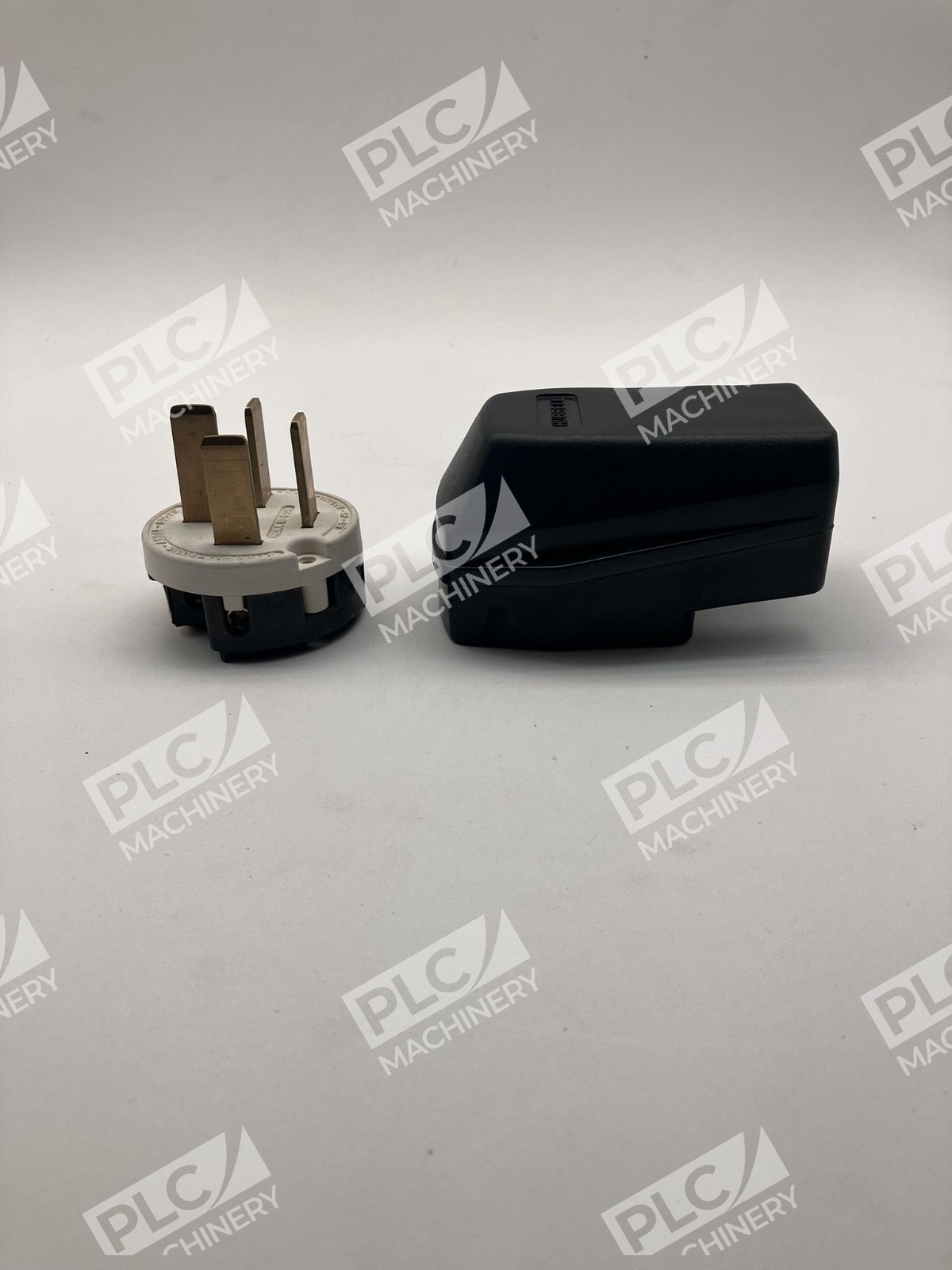 Hubbell P-6297 Industrial Straight Blade Angle Plug w/ Housing - Image 10