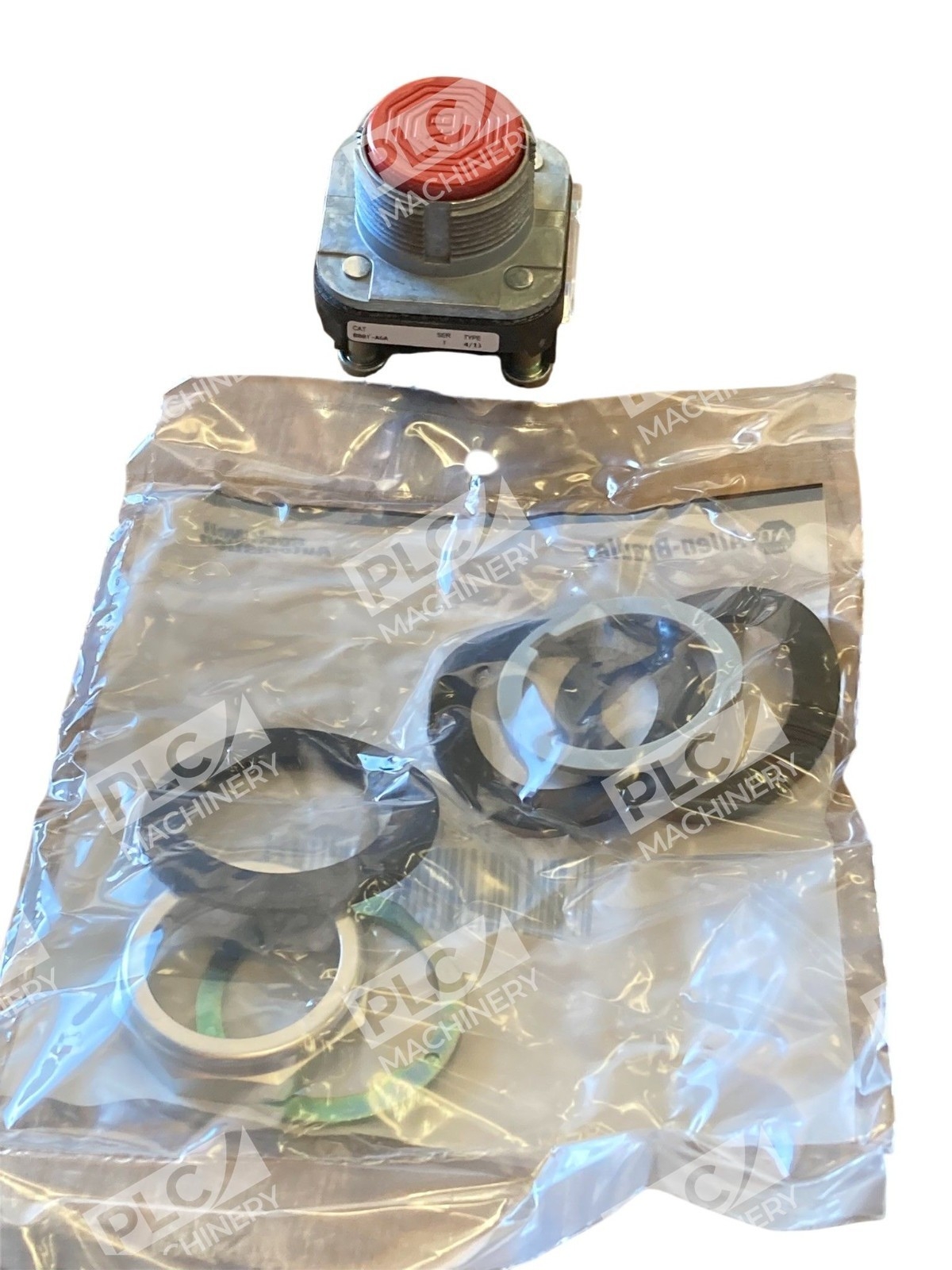 Allen Bradley AB 30mm Momentary Push Button 800T PB Red Flush Head 800T-A6A /T - Image 4