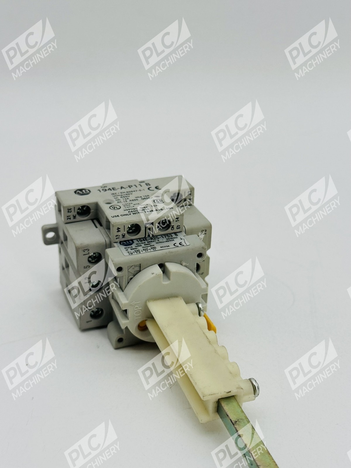 Allen Bradley 194E-A25-1753 Load Disconnect Switch w/ 194E-A-P11 Aux Con Ser B - Image 2