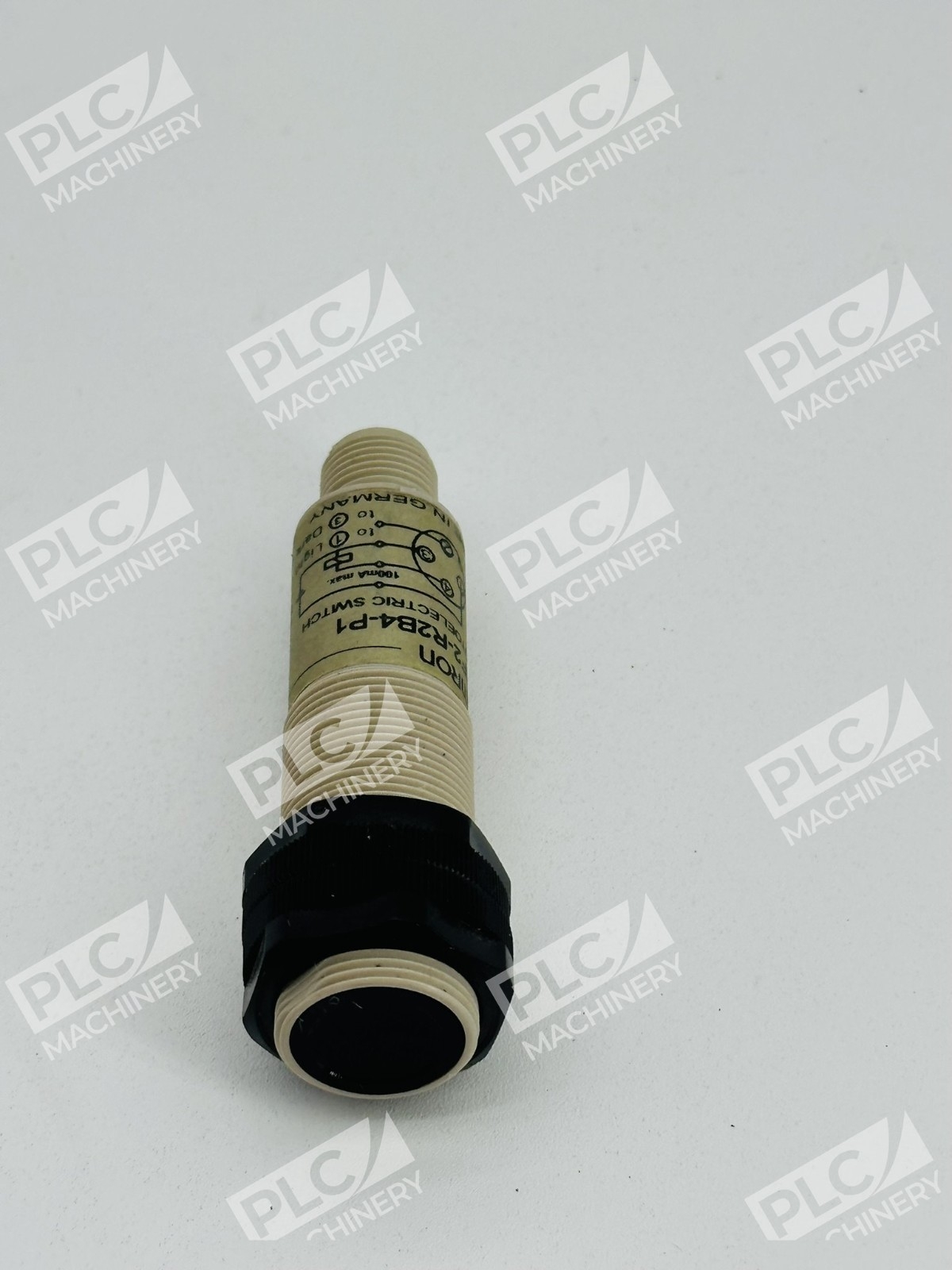 Omron E3F2-R2B4-P1 Photoelectric Sensor - Image 2