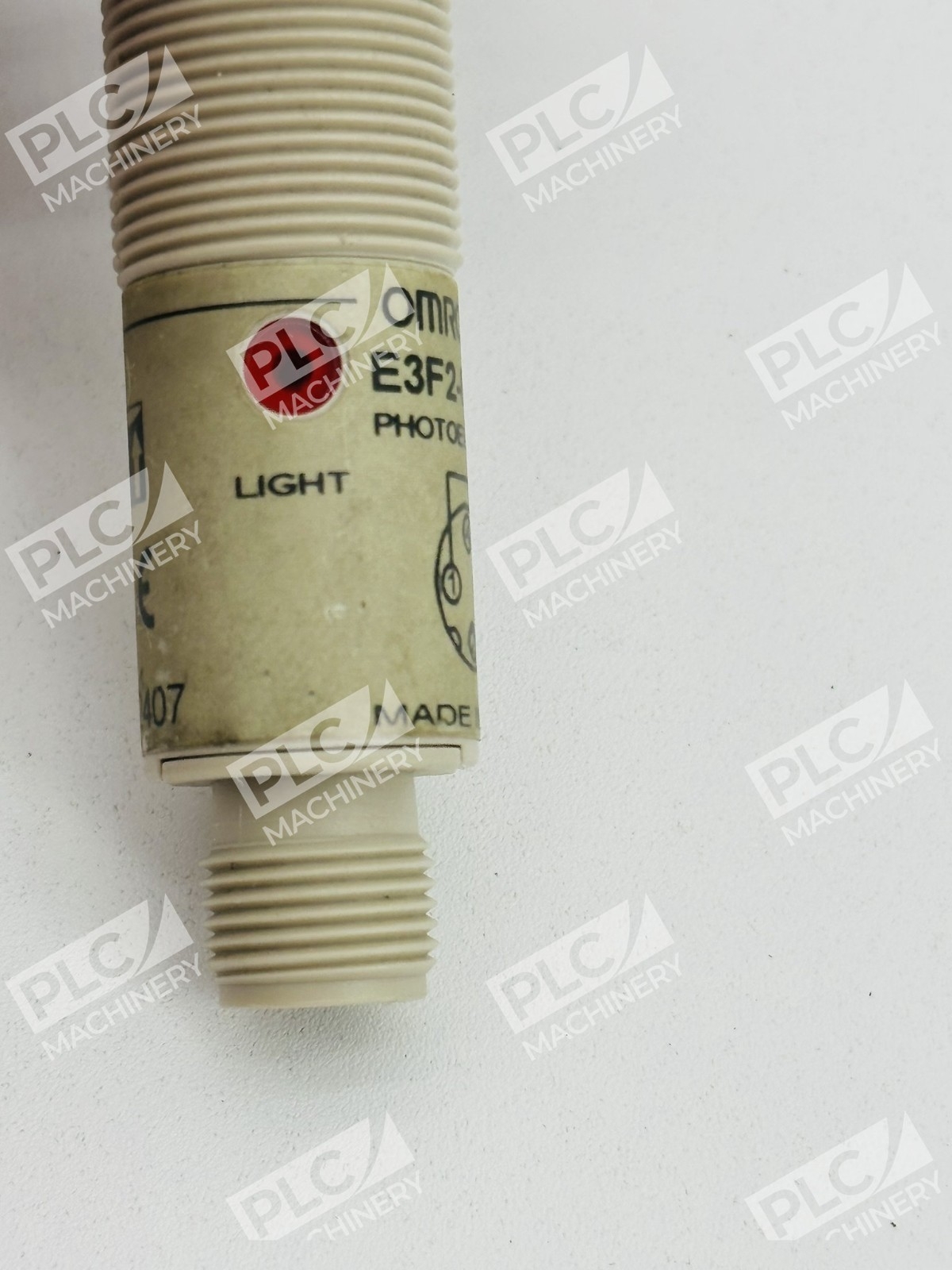 Omron E3F2-R2B4-P1 Photoelectric Sensor - Image 5