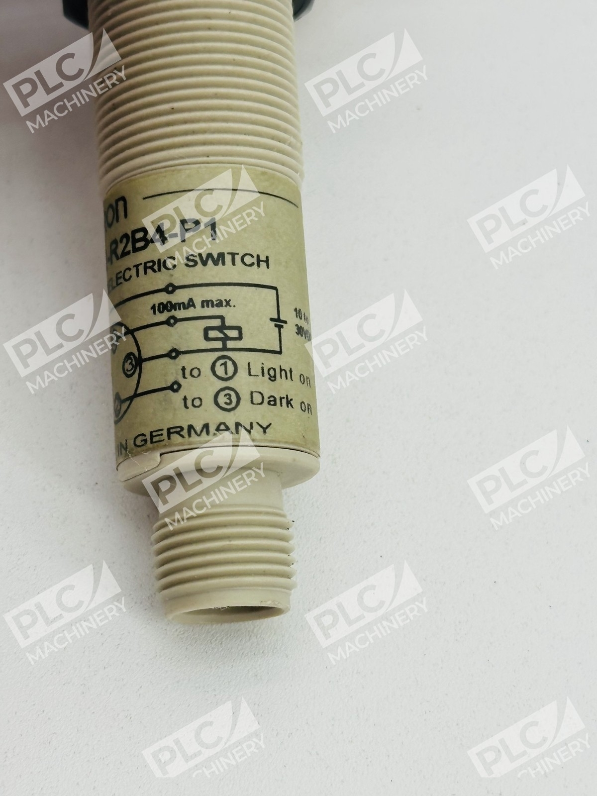 Omron E3F2-R2B4-P1 Photoelectric Sensor - Image 8