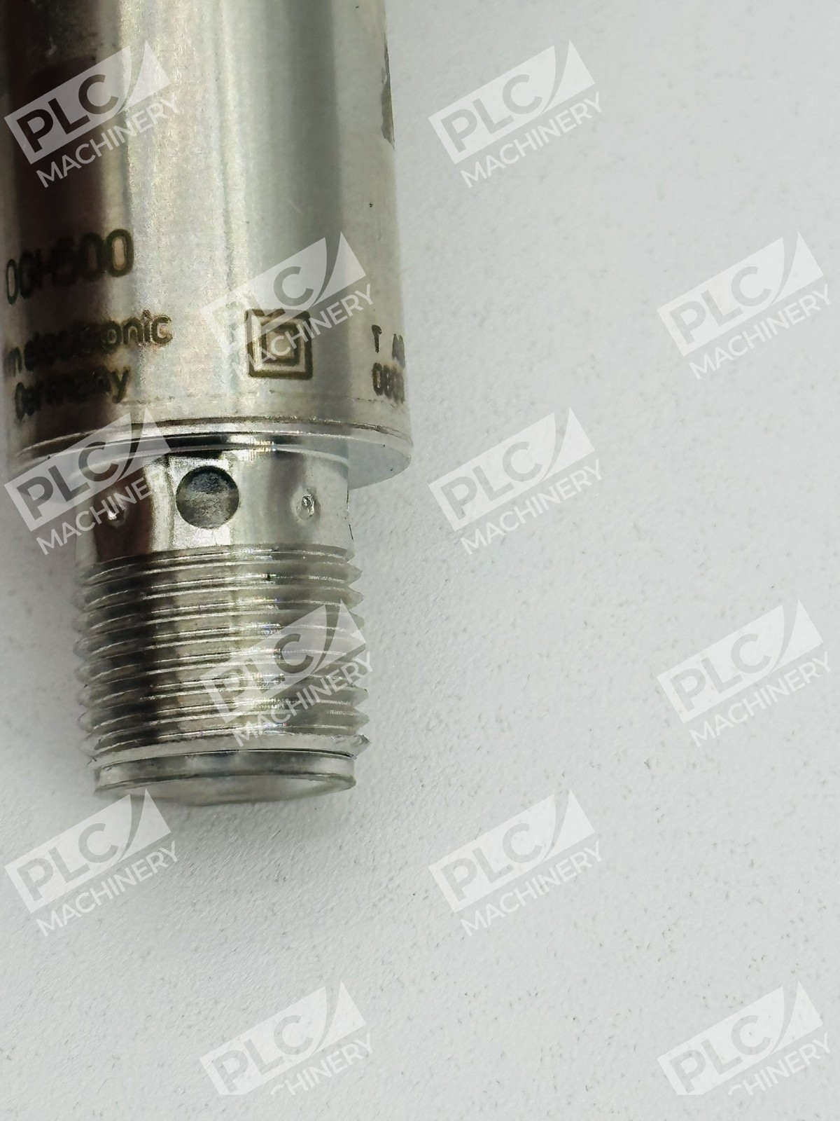 ifm Electronic OGH500 Diffuse Reflection Sensor Background Suppression - Image 7