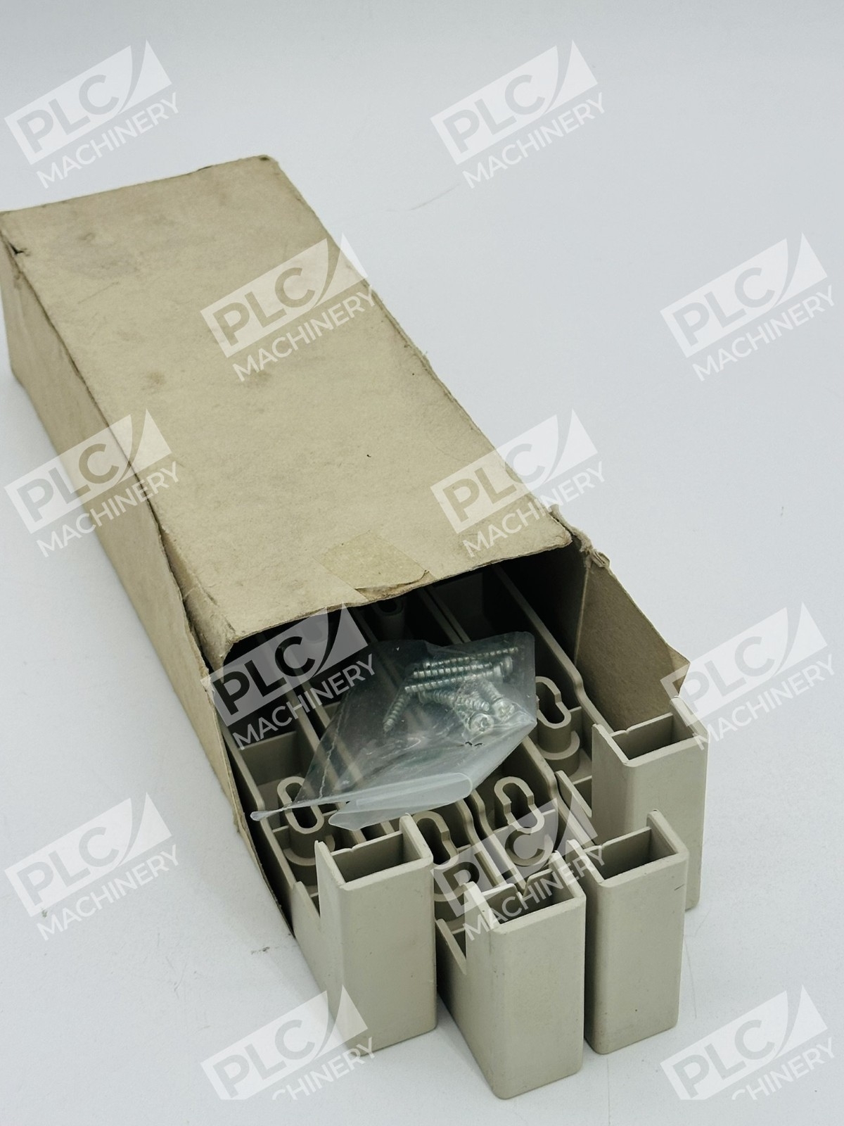 Rittal SV 3089000 Support Covers for SV 3000 Box of 4 - Image 7