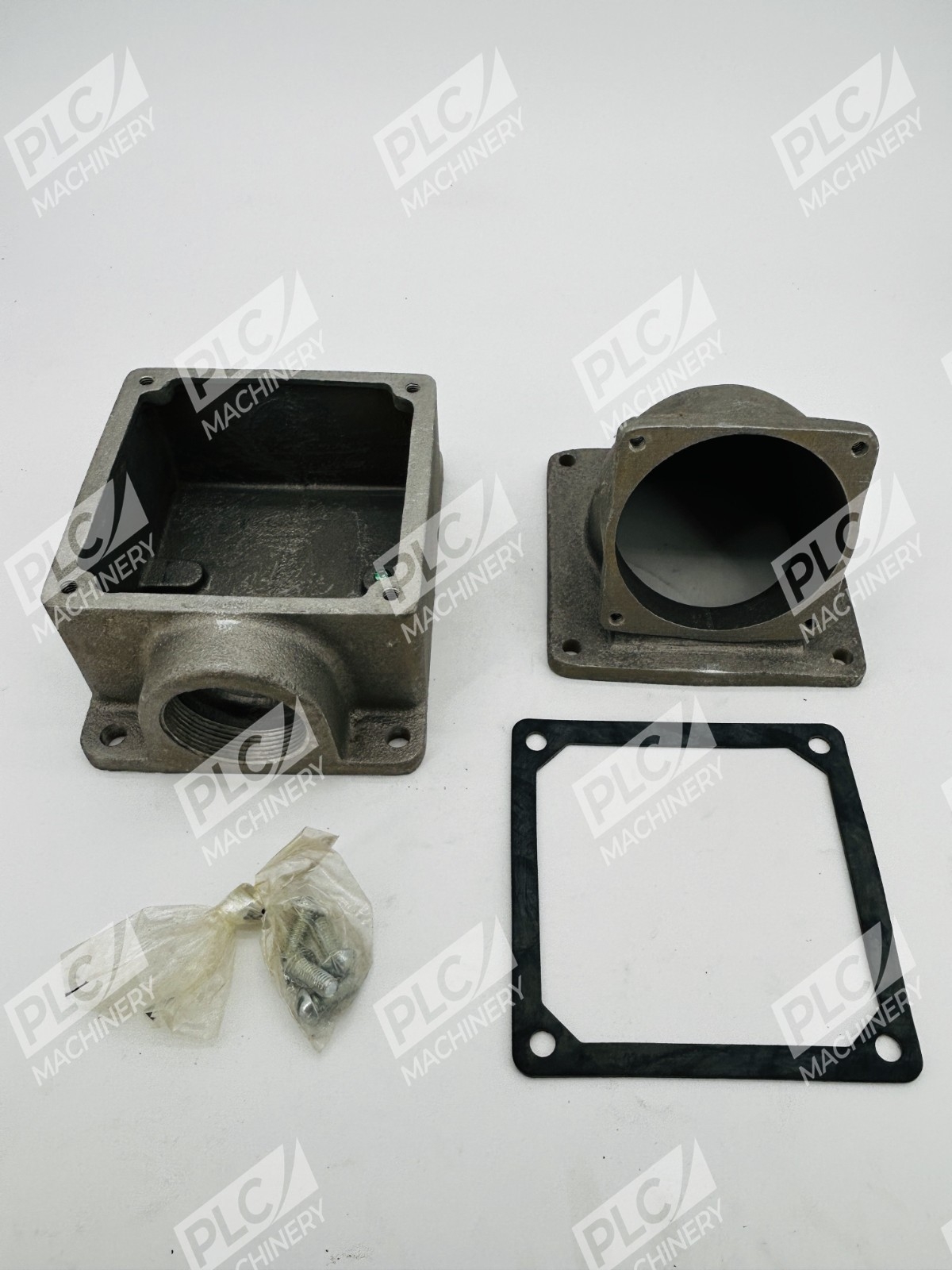 Eaton Crouse-Hinds AJ67 Back Box with Angle Adapter 100A - Image 3
