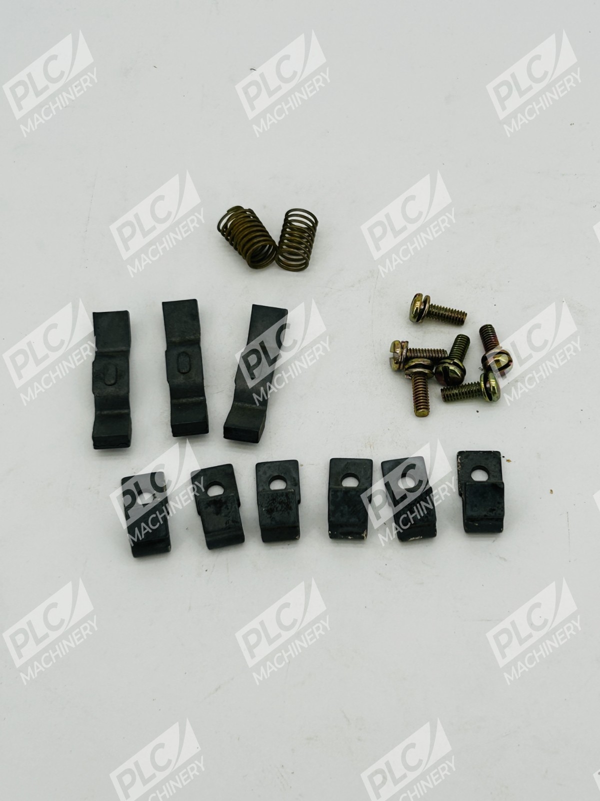 Cutler-Hammer 373B331G12 Renewal Parts Size 2 Type A 3 Pole Contact Kit - Image 3