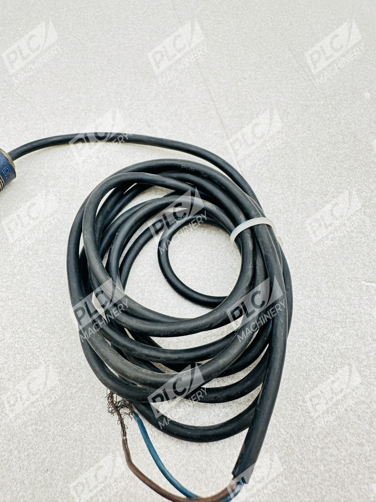 Telemecanique Inductive Proximity Sensor 24-240V AC/DC - Image 6
