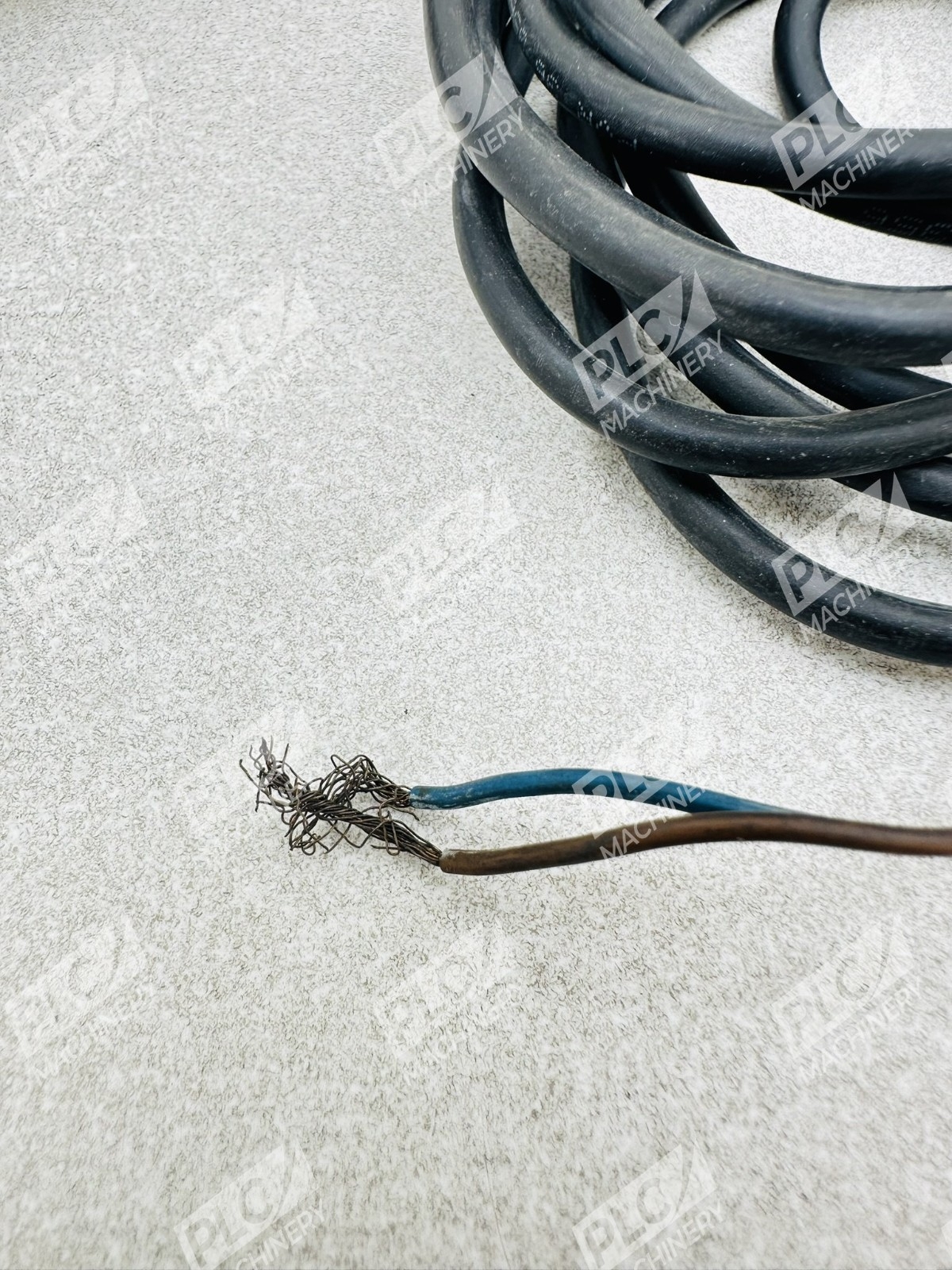 Telemecanique Inductive Proximity Sensor 24-240V AC/DC - Image 7